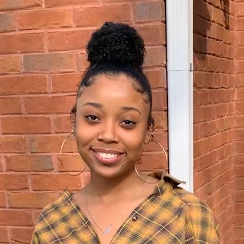 Meet your Posher, Kiya